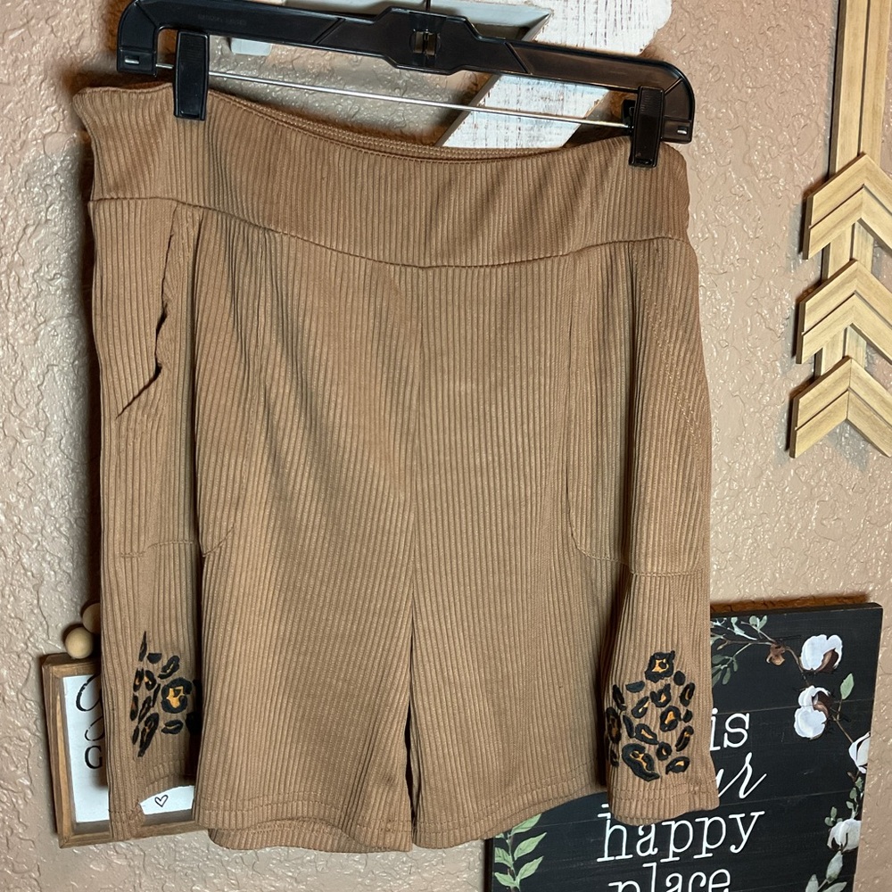 Two 2 Fly The Mad Catter Tan Ribbed Leopard Pull On Shorts Women’s Size 2X NWOT